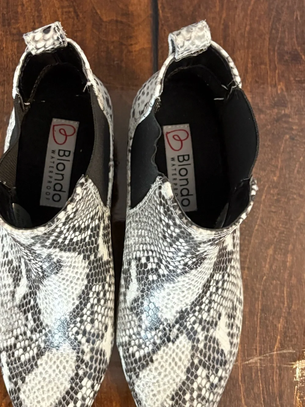 BLONDO Waterproof Snake Print Chelsea Bootie size 6.5
